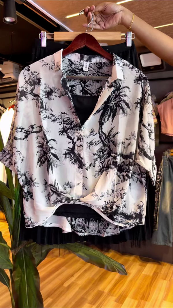 Tropical Palm Tree Print Collared Front-Tie Shirt – Lightweight Casual Summer Top