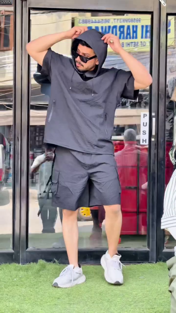 Men’s Black Hooded Short-Sleeve Co-Ord Set with Cargo Shorts – Urban Streetwear Vibe