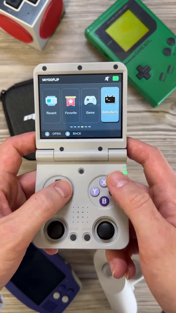 Foldable Retro Handheld Gaming Console – Portable Emulator Device with Classic Game Support