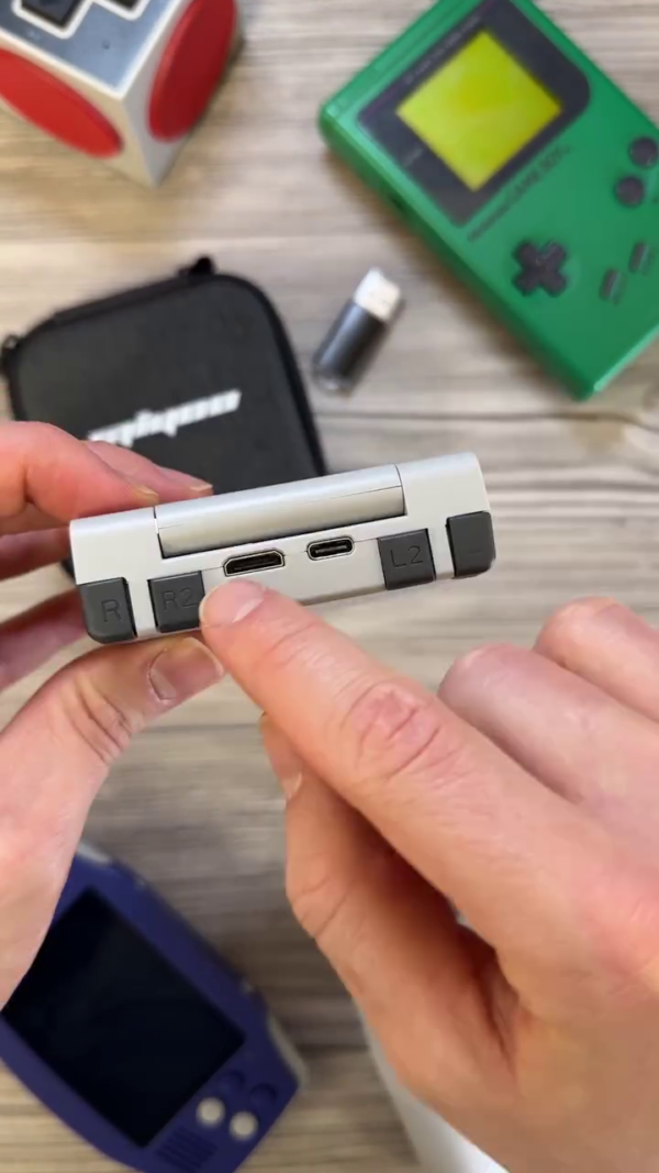 Foldable Retro Handheld Gaming Console – Portable Emulator Device with Classic Game Support - Image 3