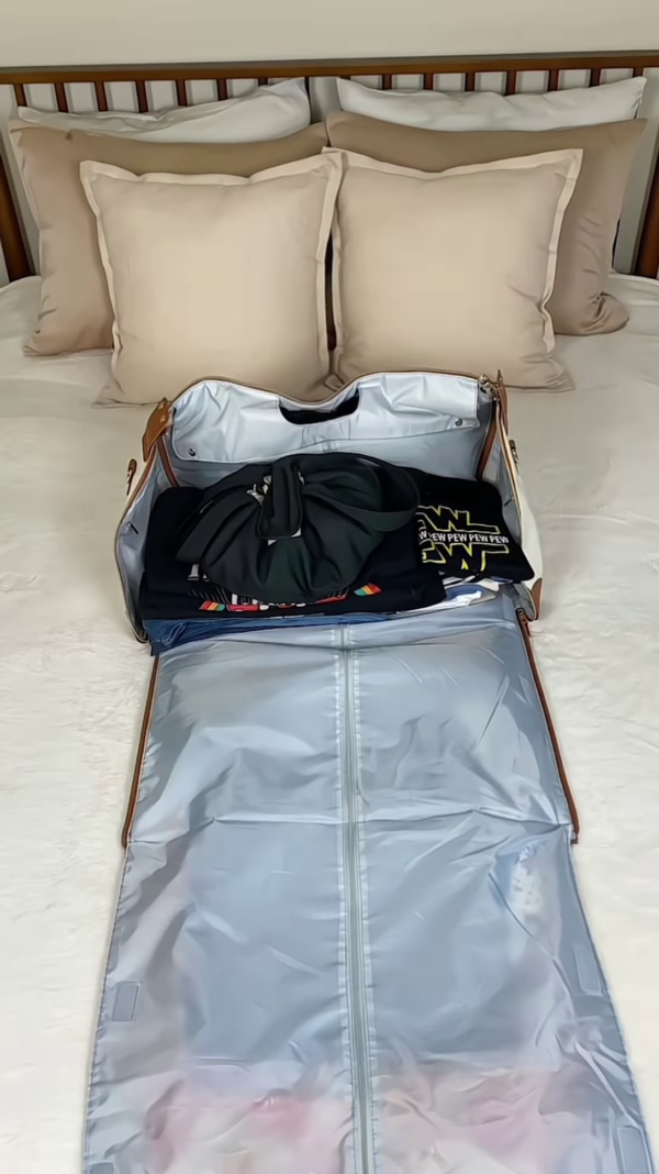 Elegant Weekend Duffle Bag: Luxurious Cream and Tan Leather Travel Tote with Classic Design - Image 2