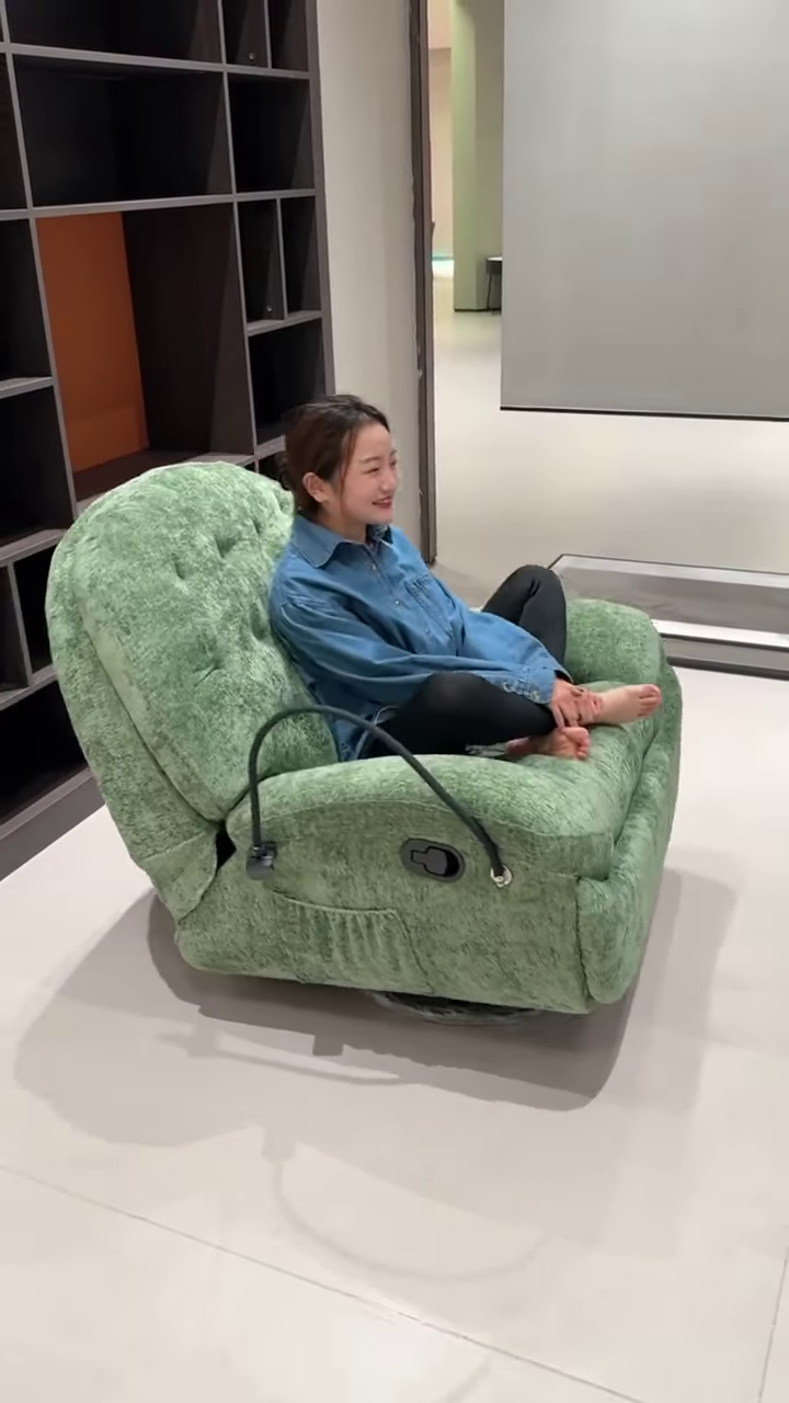 Comfortable Electric Power Lift Recliner Chair - Plush Fabric for Elderly and Mobility Assistance - Image 2