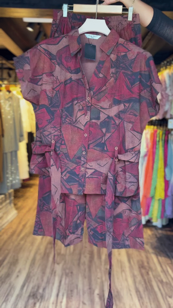 Abstract Print Co-ord Set for Women - Stylish Shirt and Shorts Combo - Casual Chic Outfit