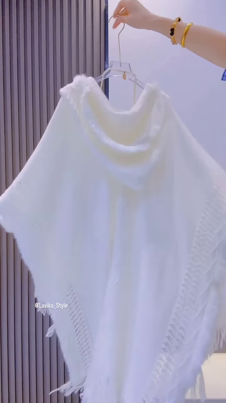 Bohemian Chic: The Ultimate Fringe Poncho Top - Image 3