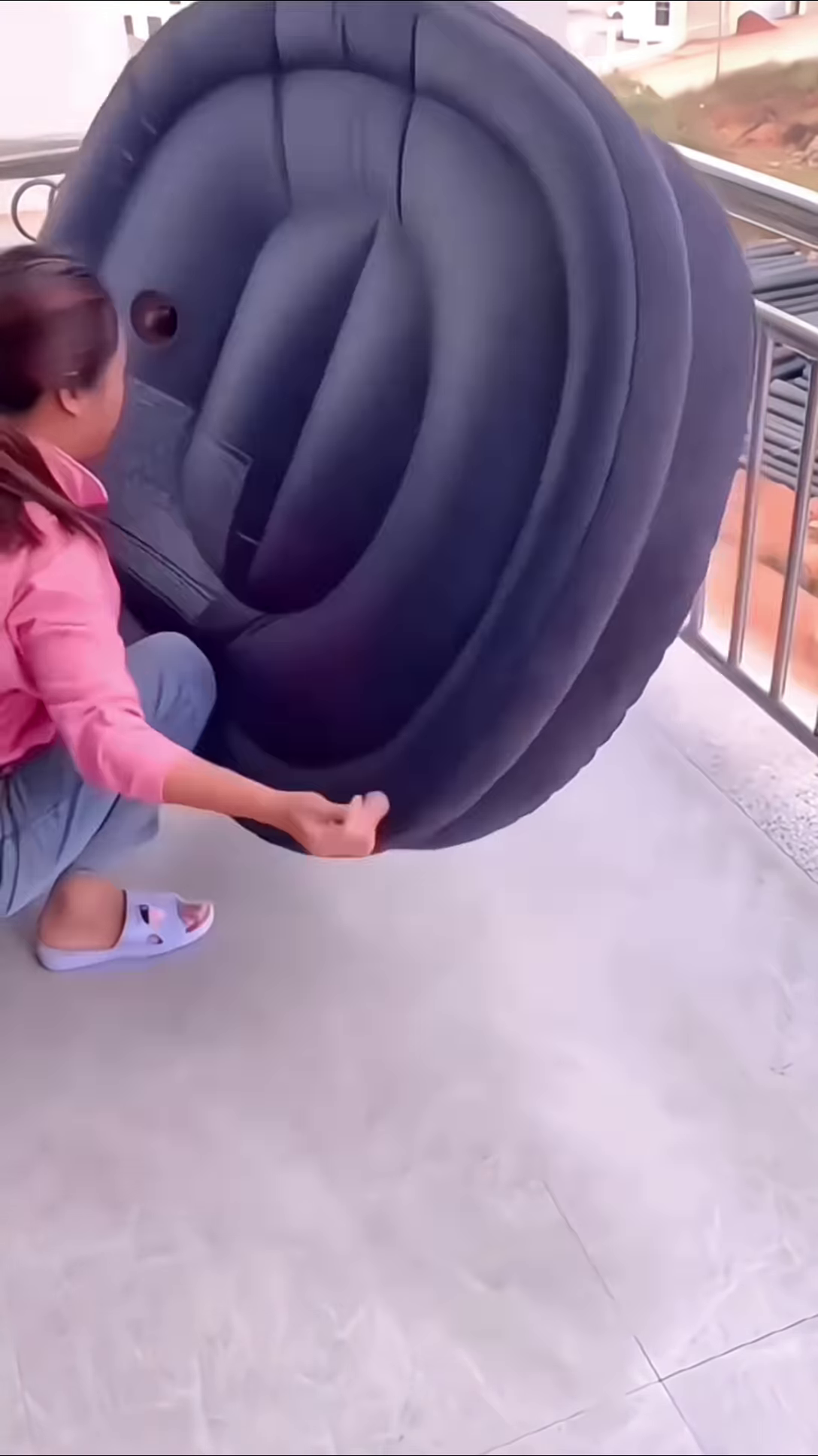 Easy Inflation of Portable Inflatable Furniture - Image 4
