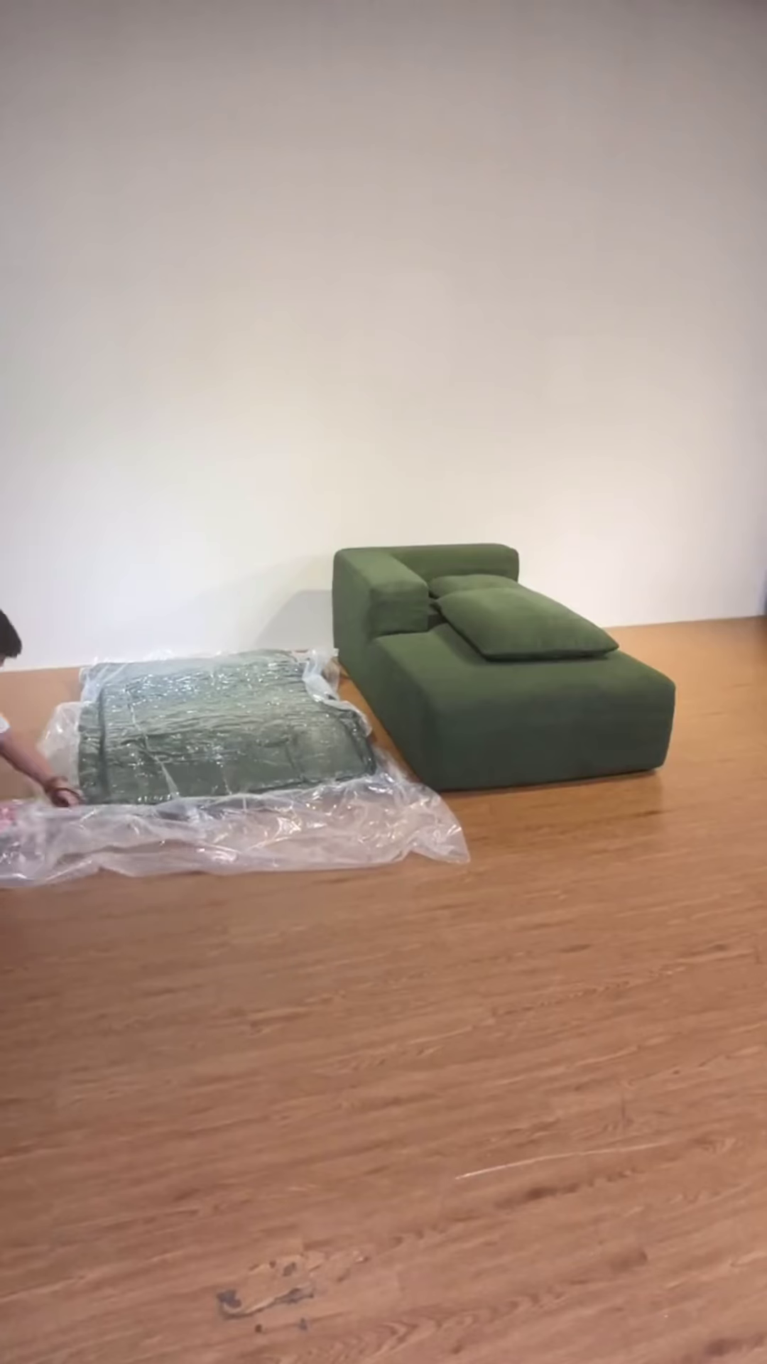 Modern Comfort in Forest Green 🌿🛋️ - Image 3