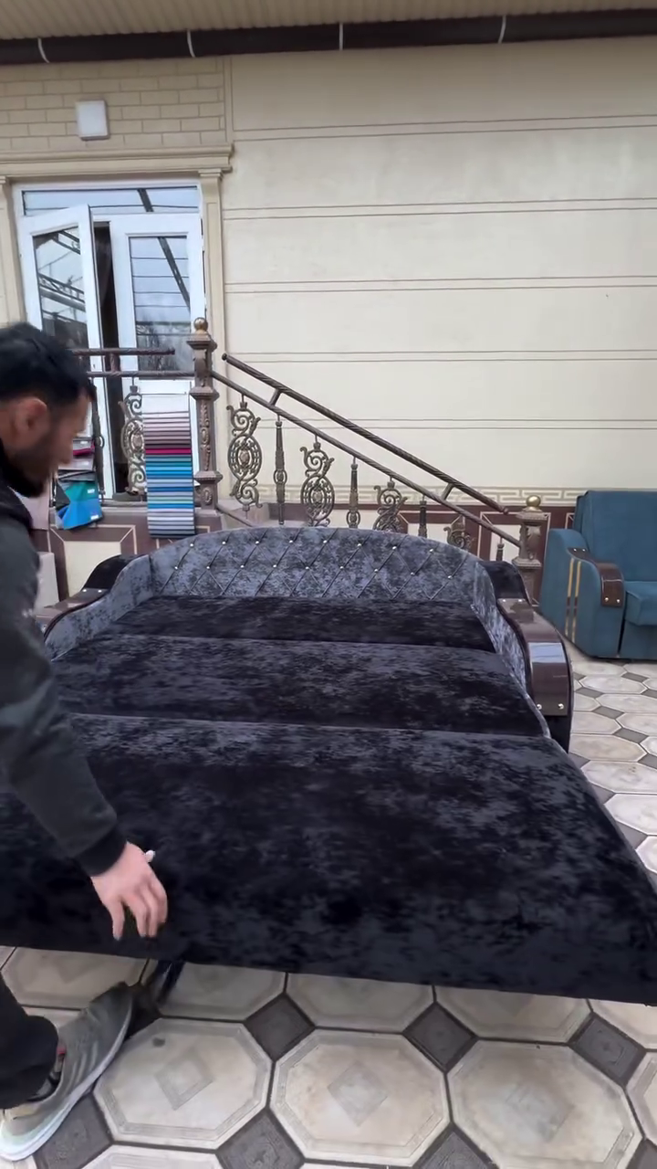Luxurious Black Velvet Sofa Bed β Style Meets Function π€ποΈ