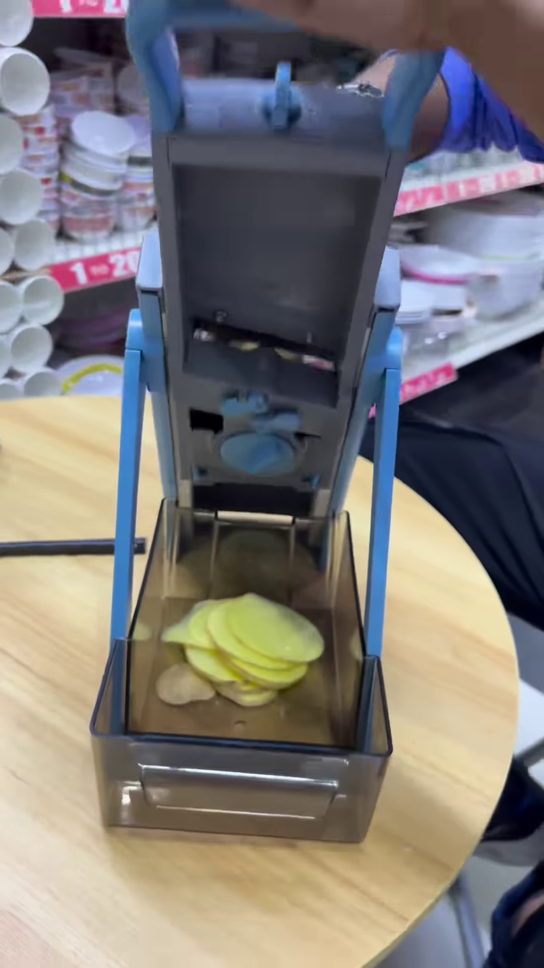 Professional Grade Vertical Food Chopper for Kitchens - Image 2