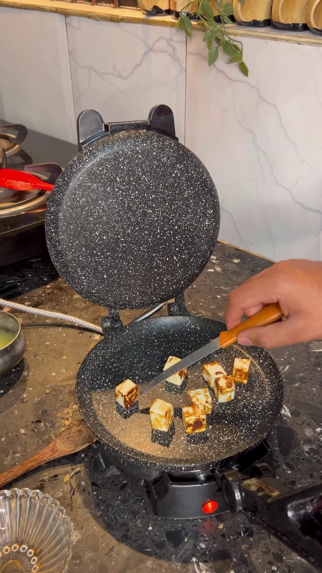 Dual Heating Non-Stick Granite Roti and Snack Maker - Image 3