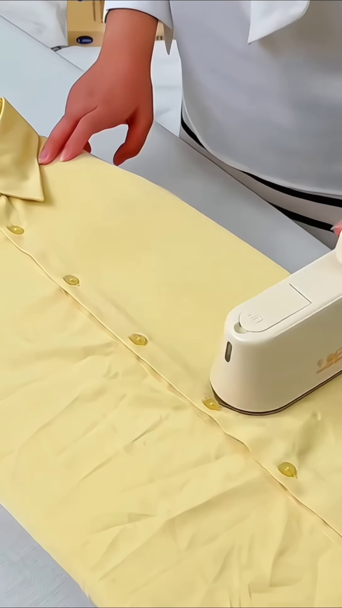 Portable Handheld Garment Steamer for Wrinkle-Free Clothing - Image 2