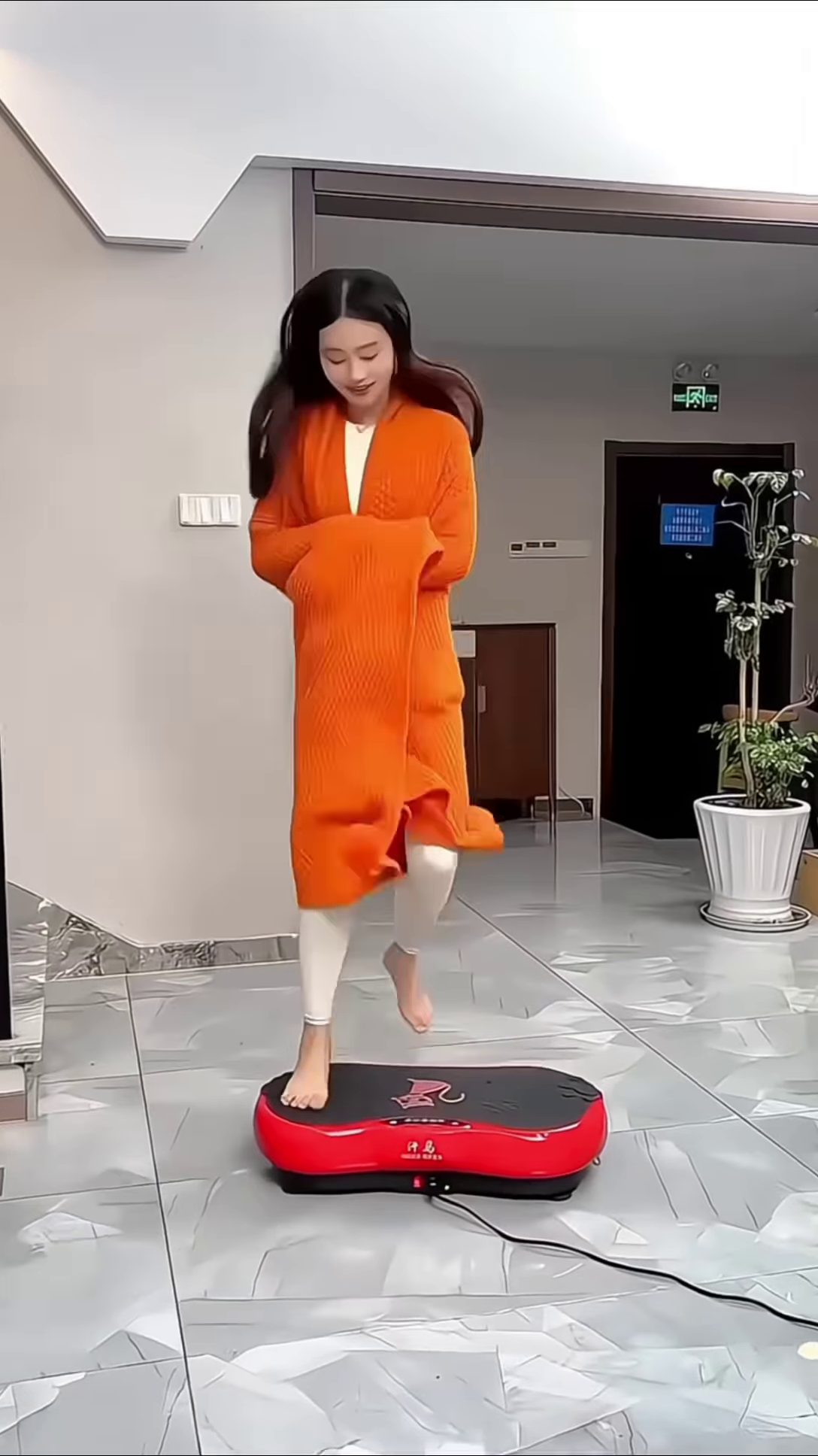 Compact Vibrating Fitness Platform for Home Cardio and Toning - Image 2
