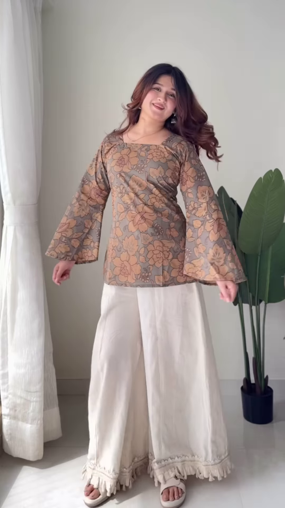 Boho-Chic Floral Tunic and Flared Palazzo Set - Image 4